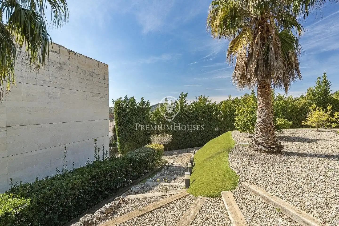 Exterior view of Houses for sale in Sant Cugat del Vallès  with Air Conditioner, Heating and Private garden