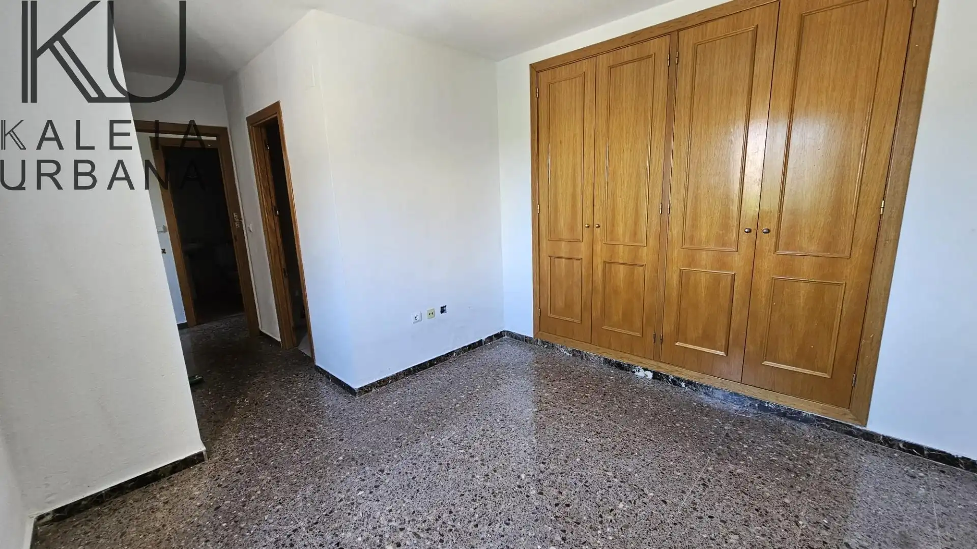 Piso en venta en Alicante / Alacant con Aire acondicionado, Terraza y Balcón