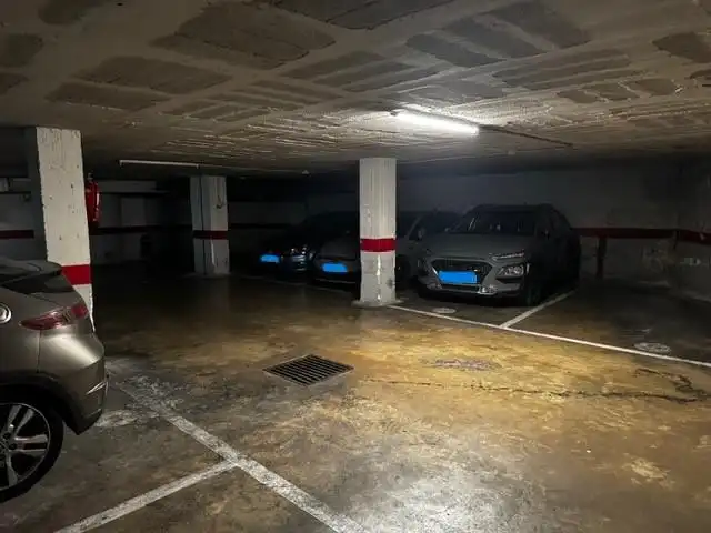 Parkplatz von Garage zum Verkauf in Girona