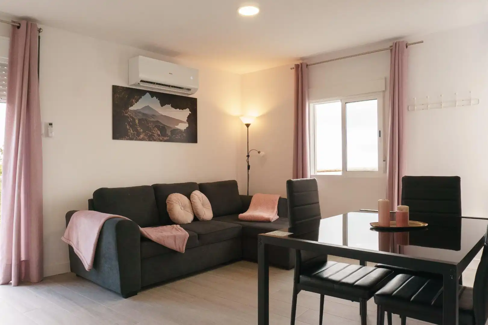 Sala d'estar de Casa o xalet en venda en Icod de los Vinos amb Aire condicionat, Calefacció i Jardí privat
