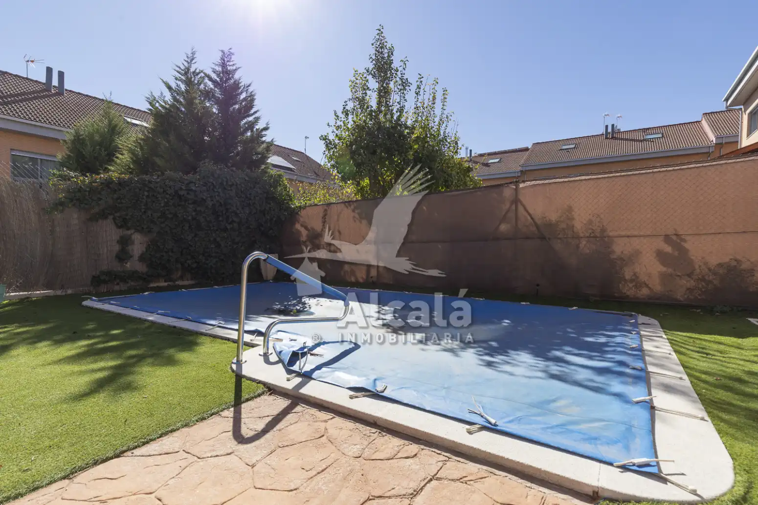 Piscina de Casa adosada en venda en Villalbilla amb Aire condicionat, Calefacció i Terrassa