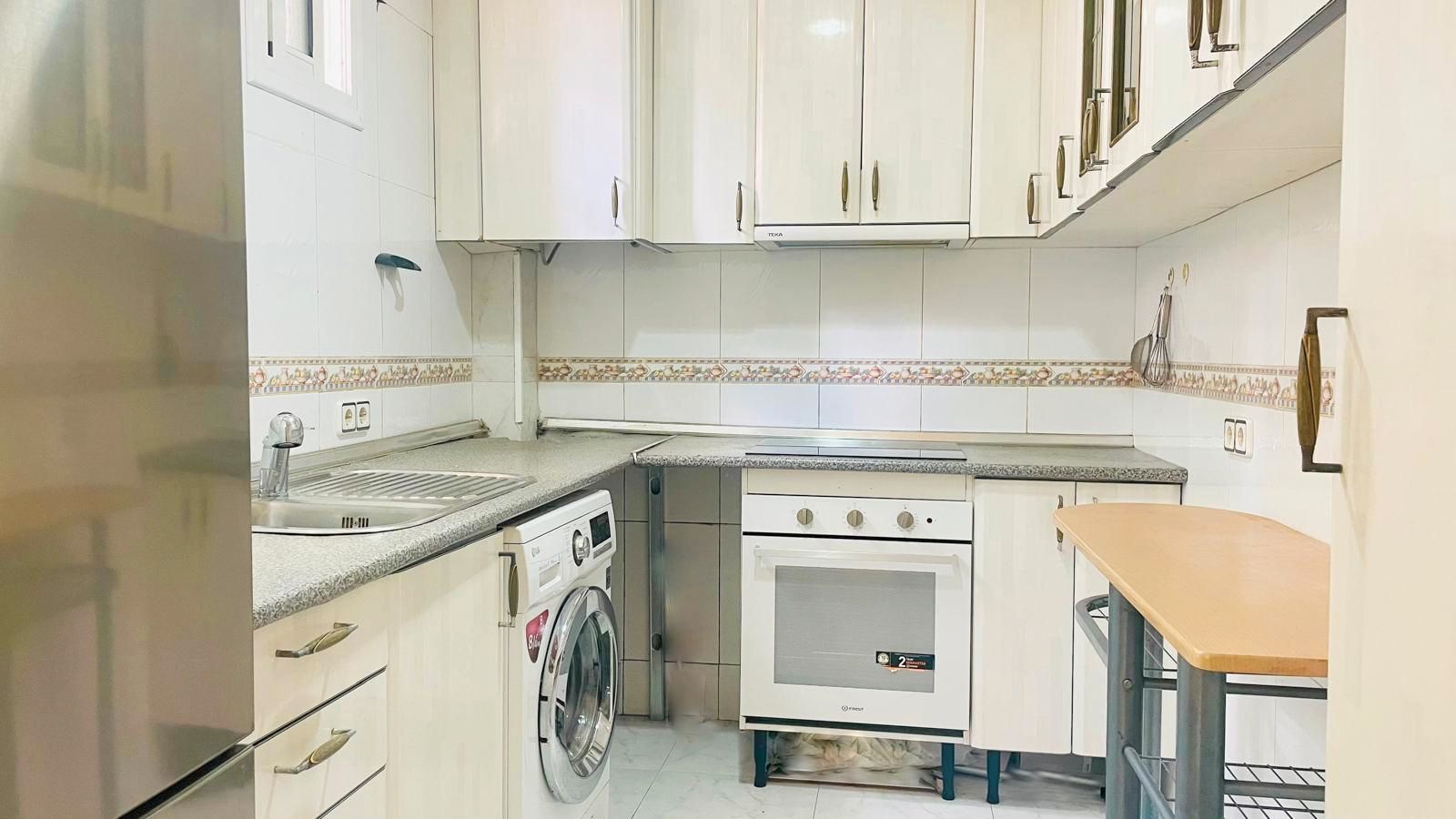 Kitchen of Planta baja for sale in  Barcelona Capital  with Air Conditioner, Heating and Oven