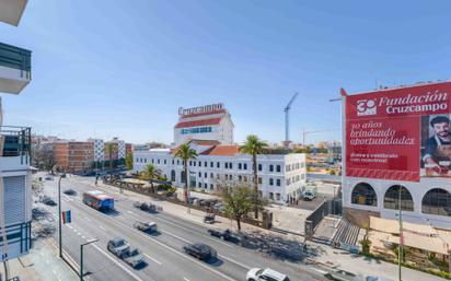 Vista exterior de Apartament en venda en  Sevilla Capital