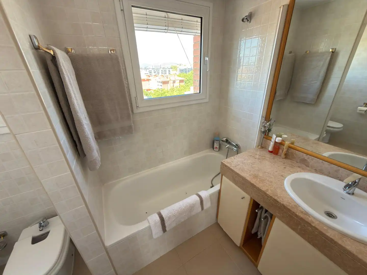 Baño de Ático en venta en Cornellà de Llobregat con Aire acondicionado, Calefacción y Parquet