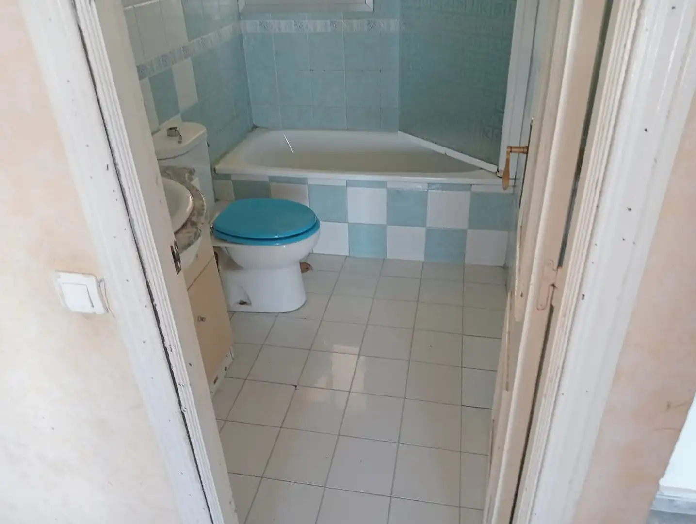 Bathroom of Flat for sale in Tomares