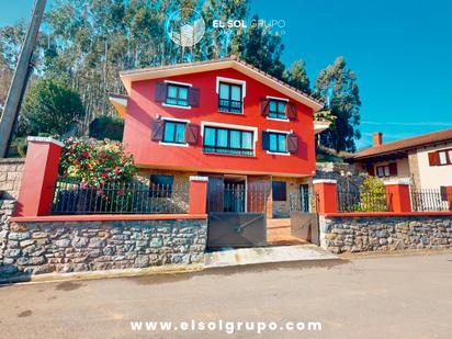 Exterior view of House or chalet for sale in Pravia  with Terrace and Balcony