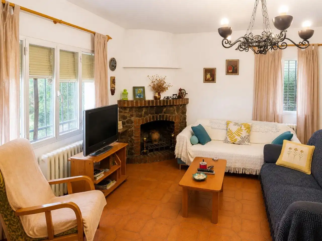 Sala de estar de Casa o chalet en venta en Berzosa del Lozoya con Calefacción, Jardín privado y Terraza