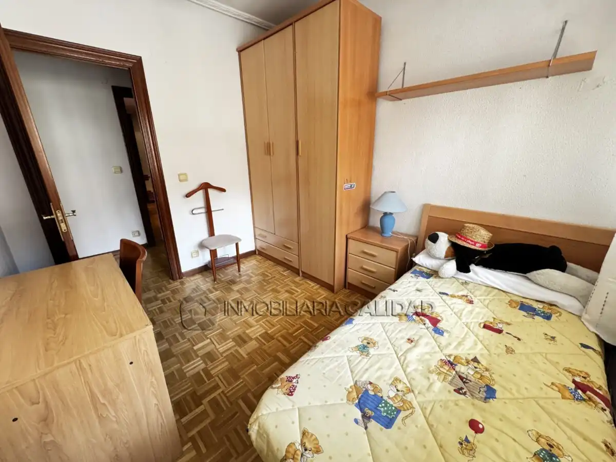 Bedroom of Flat for rent in Burgos  with Heating, Terrace and Furnished