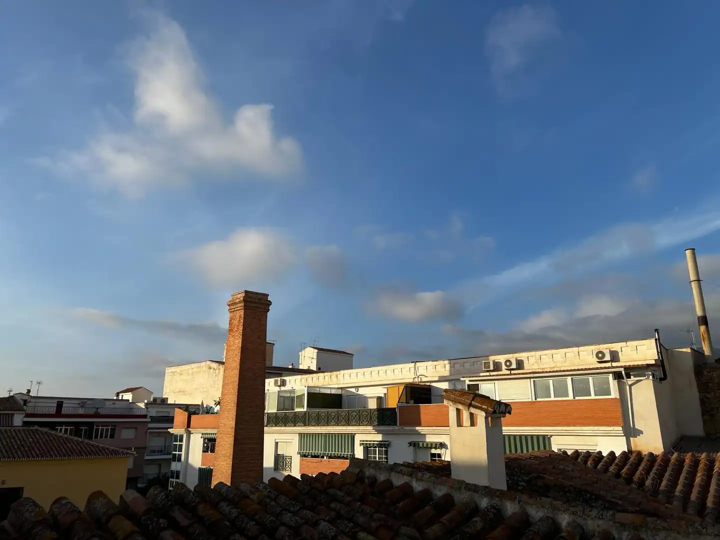 Vista exterior de Casa adosada en venda en Vélez-Málaga amb Aire condicionat i Terrassa