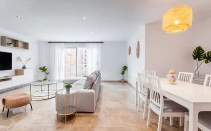 Living room of Flat for sale in  Barcelona Capital  with Furnished and Balcony