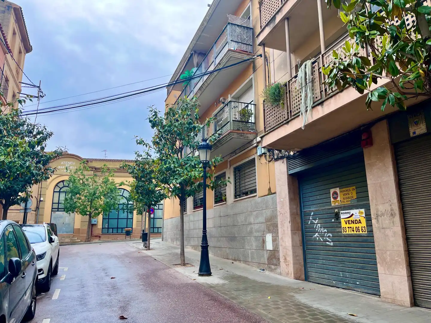 Außenansicht von Garage zum Verkauf in Martorell