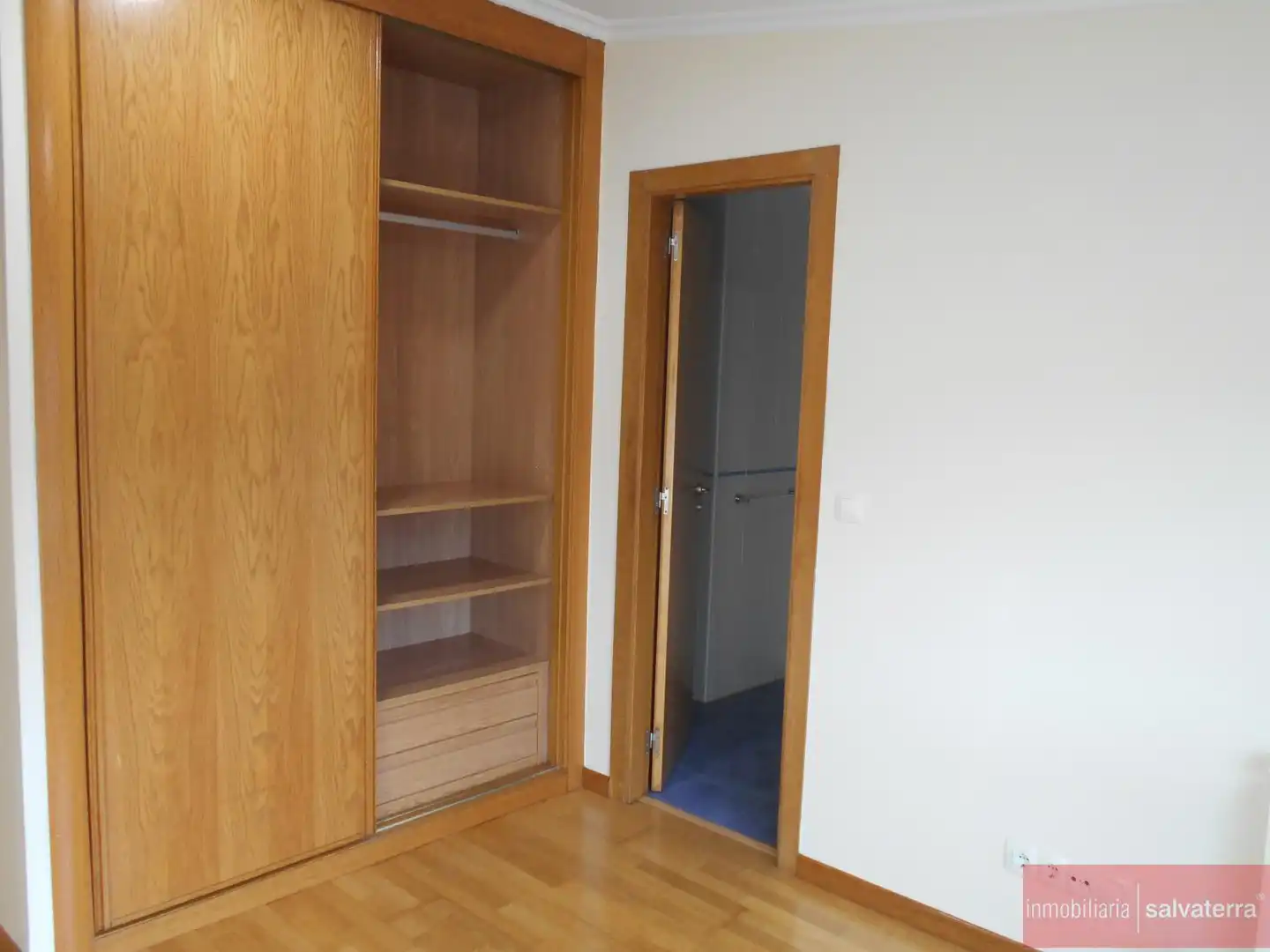 Habitación de Ático en venta en Salvaterra de Miño con Calefacción, Terraza y Trastero