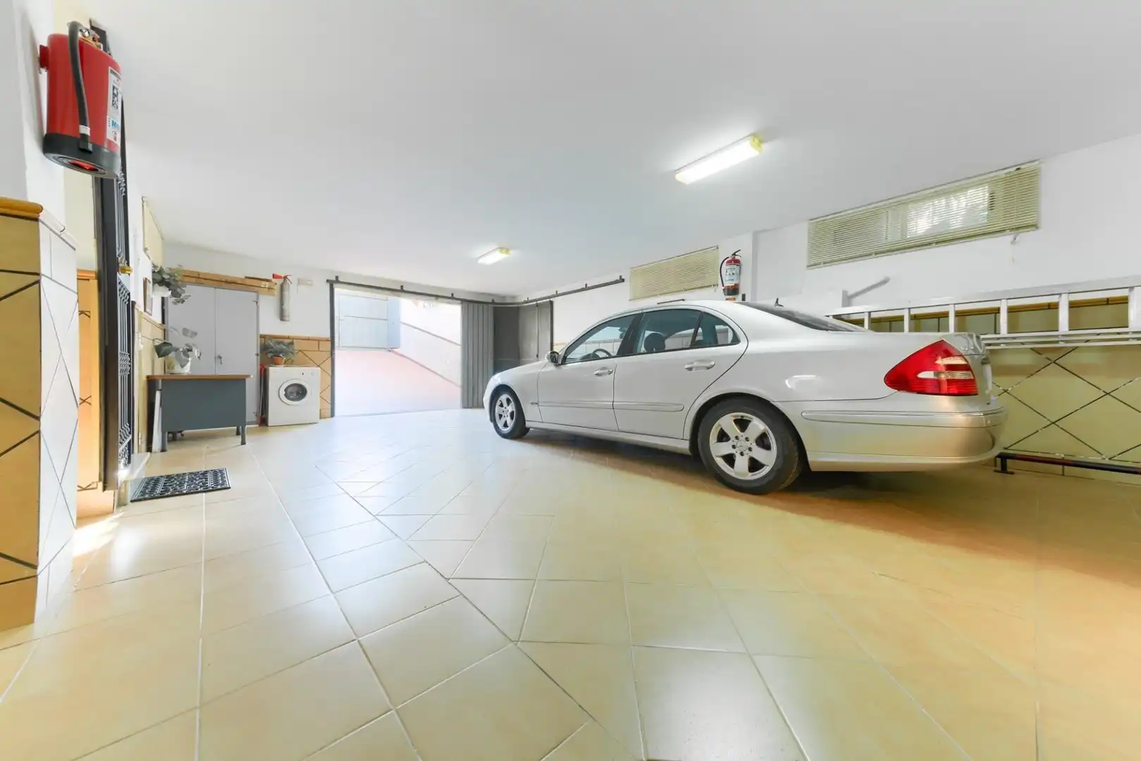 Parking of Houses for sale in Espartinas  with Air Conditioner, Private garden and Terrace