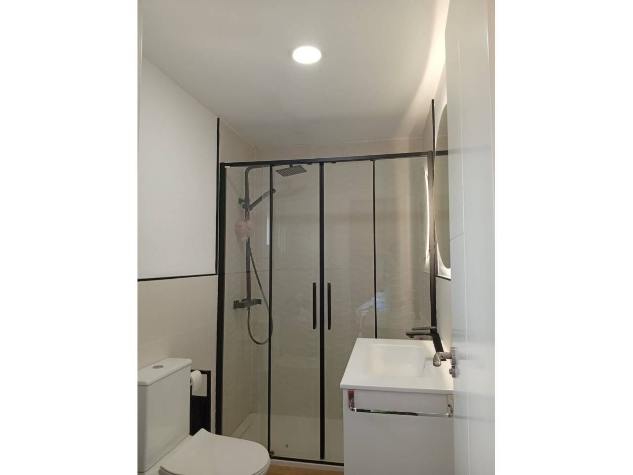 Bathroom of Flat for sale in Estepona