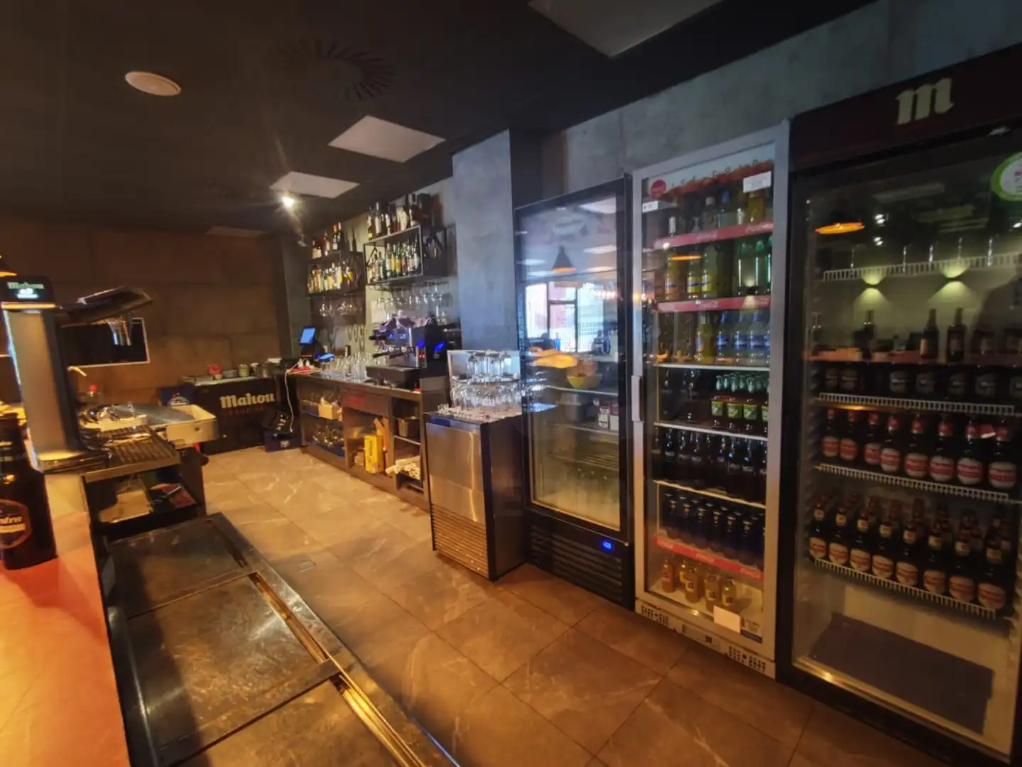 Local comercial de lloguer a Avenida Salvador Sánchez Frascuelo 9 9