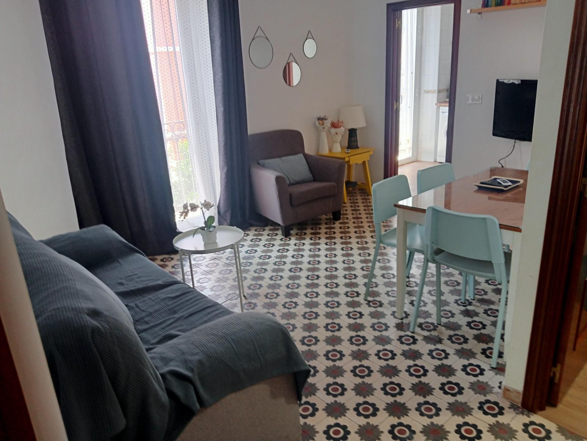 Sala d'estar de Pis de lloguer en  Sevilla Capital amb Aire condicionat i Balcó