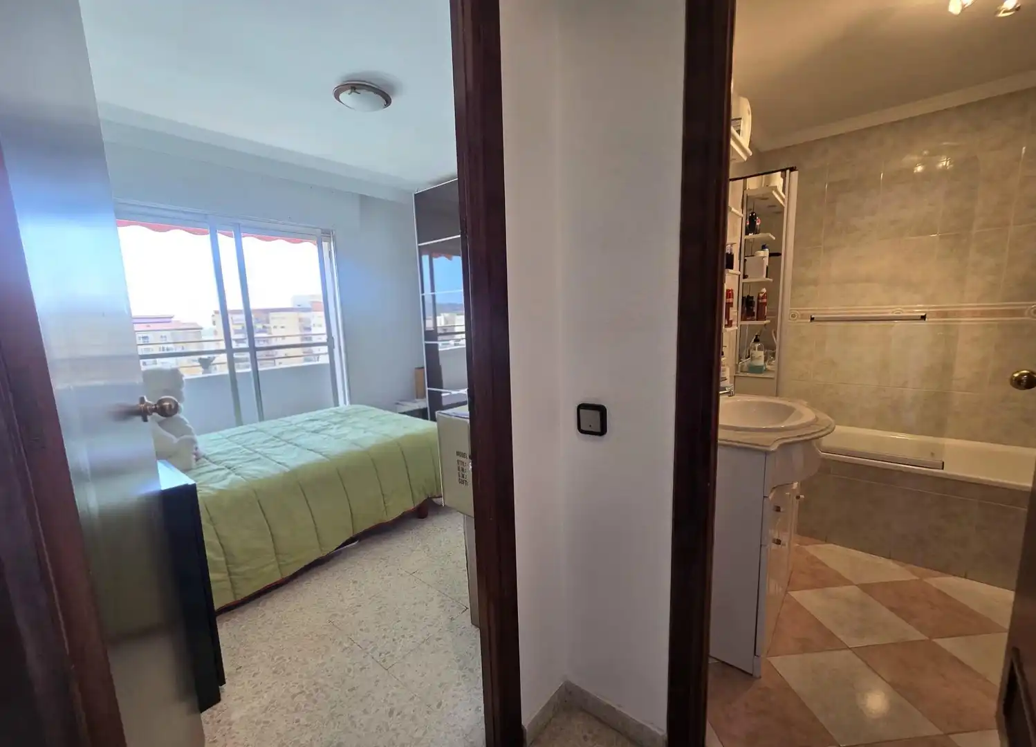 Habitación de Piso en venta en Málaga con Jardín privado, Terraza y Amueblado
