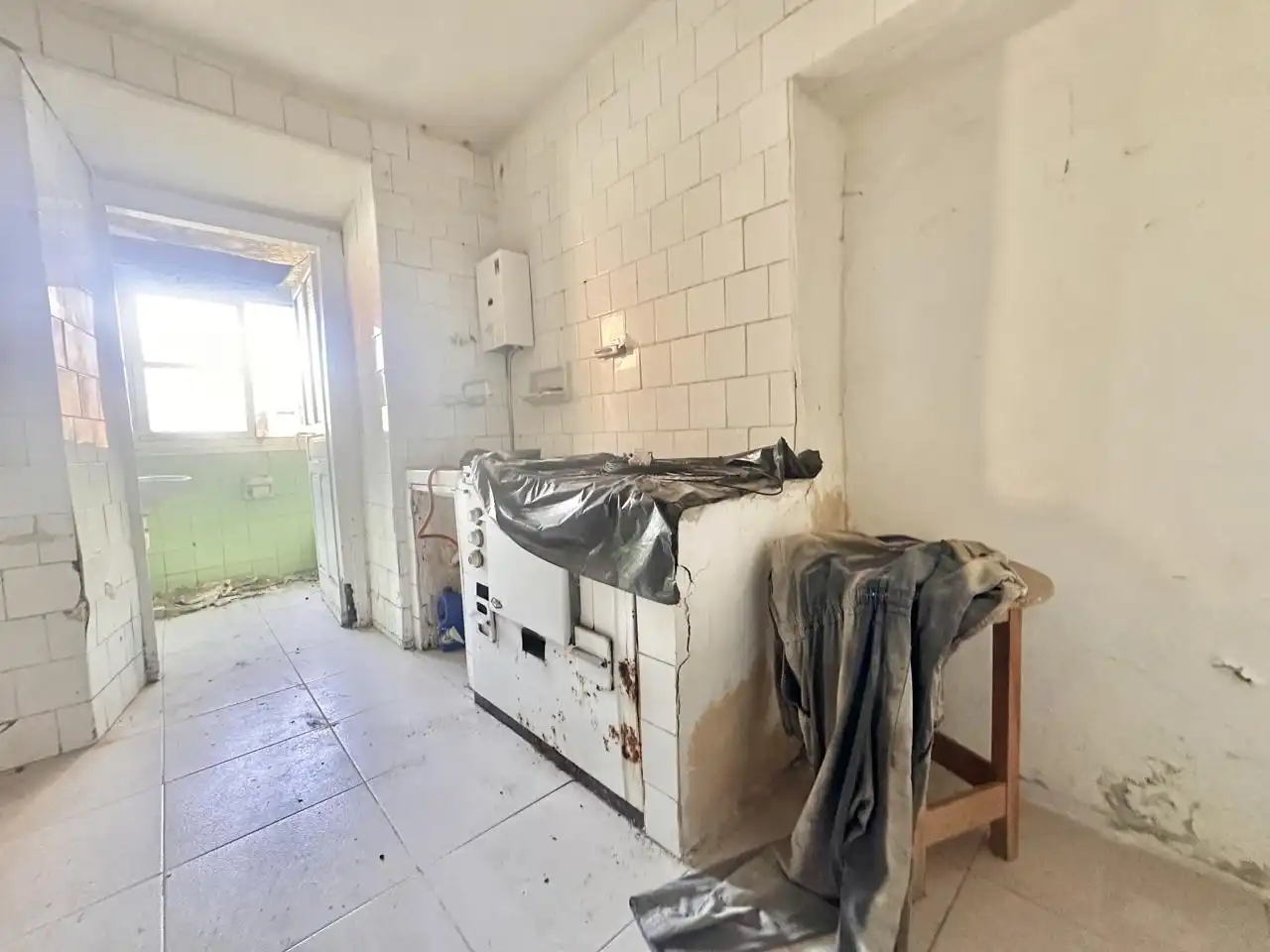 Küche von Einfamilien-Reihenhaus zum Verkauf in Avilés mit Privatgarten und Terrasse