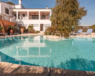 Jardí de Finca rústica en venda en Cubelles amb Terrassa, Piscina i Balcó