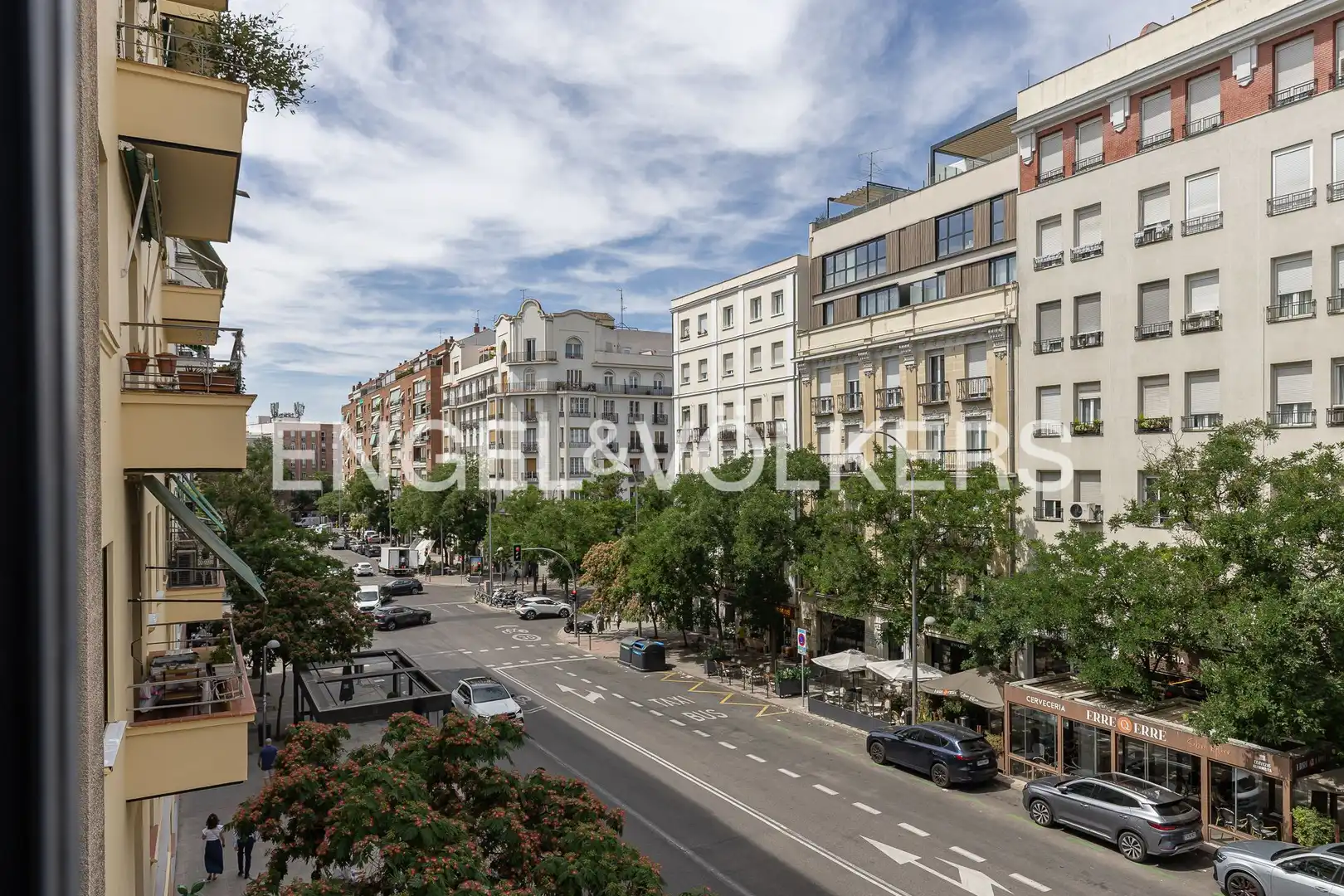 Vista exterior de Piso en venta en Madrid con Aire acondicionado, Calefacción y Jardín privado