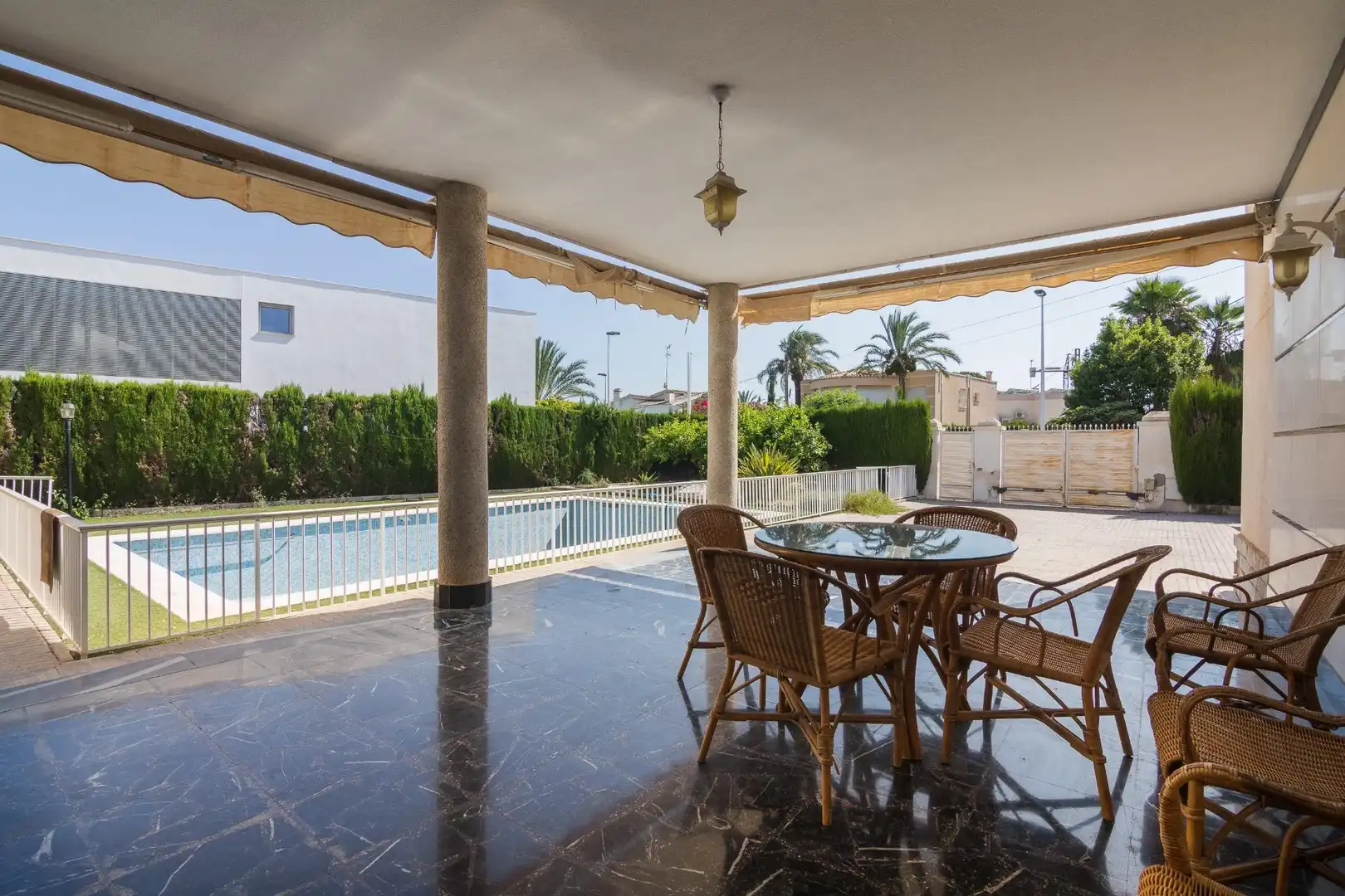 Terrassa de Casa o xalet en venda en Elche / Elx amb Jardí privat, Terrassa i Piscina
