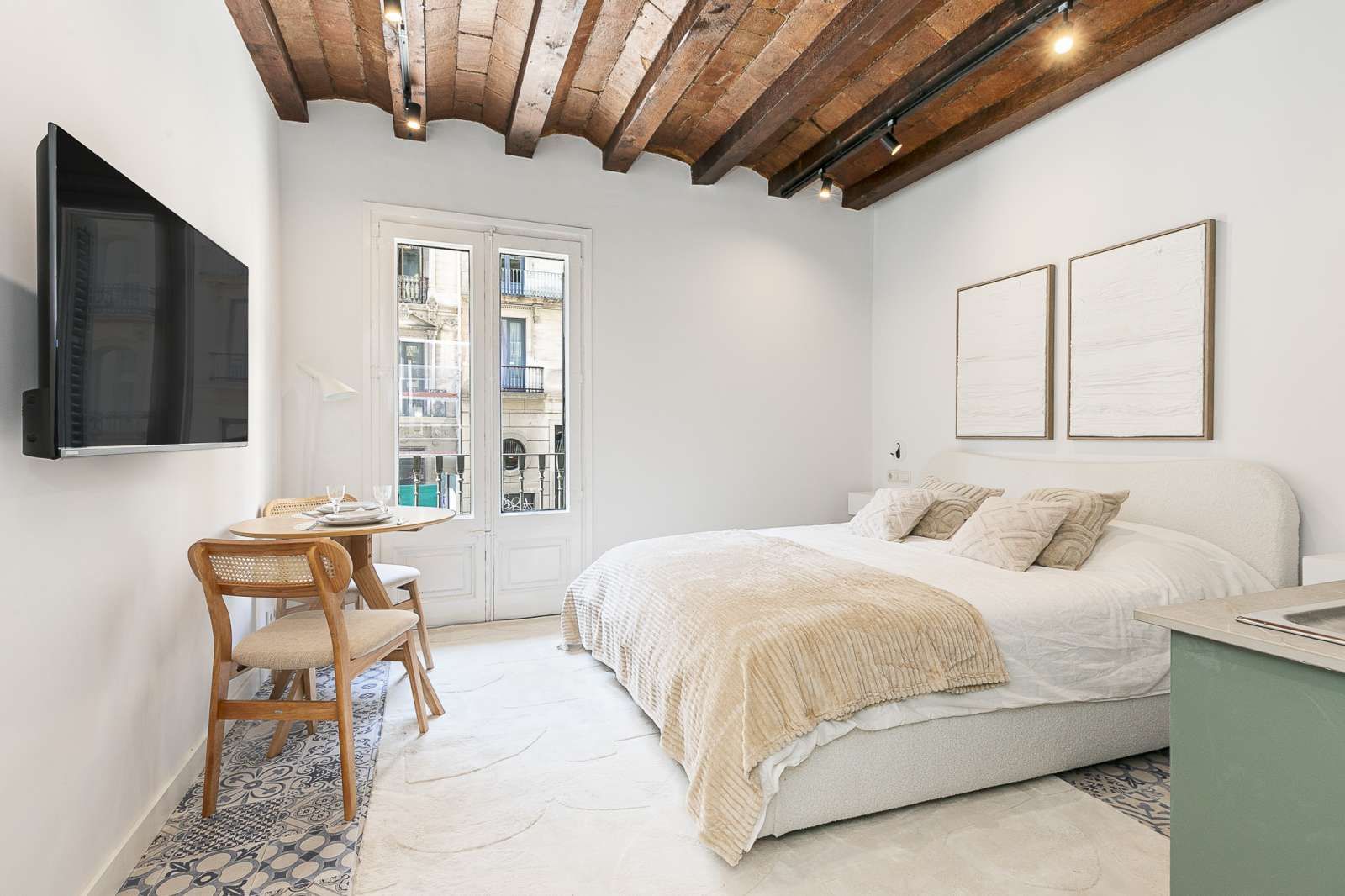 Bedroom of Study to share in  Barcelona Capital  with Air Conditioner, Terrace and Furnished