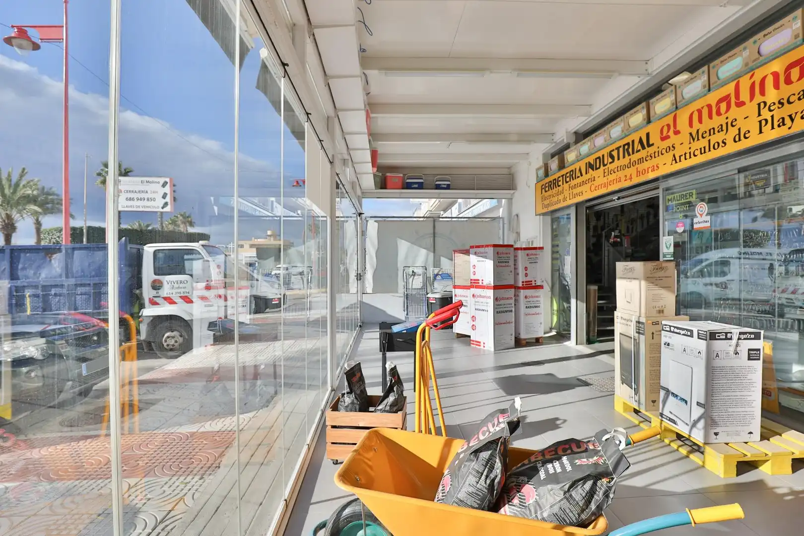 Local en venta en Carboneras