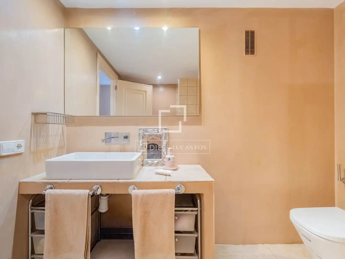 Bathroom of Flat for rent in El Pla del Real