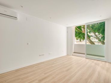 Flat with balcony for sale in Plaza Nogalera