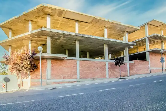 Außenansicht von Gebäude zum Verkauf in Alcoletge