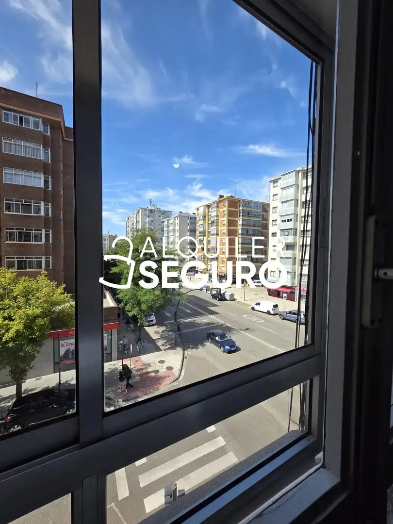 Vista exterior de Piso de alquiler en Burgos con Calefacción, Terraza y Amueblado