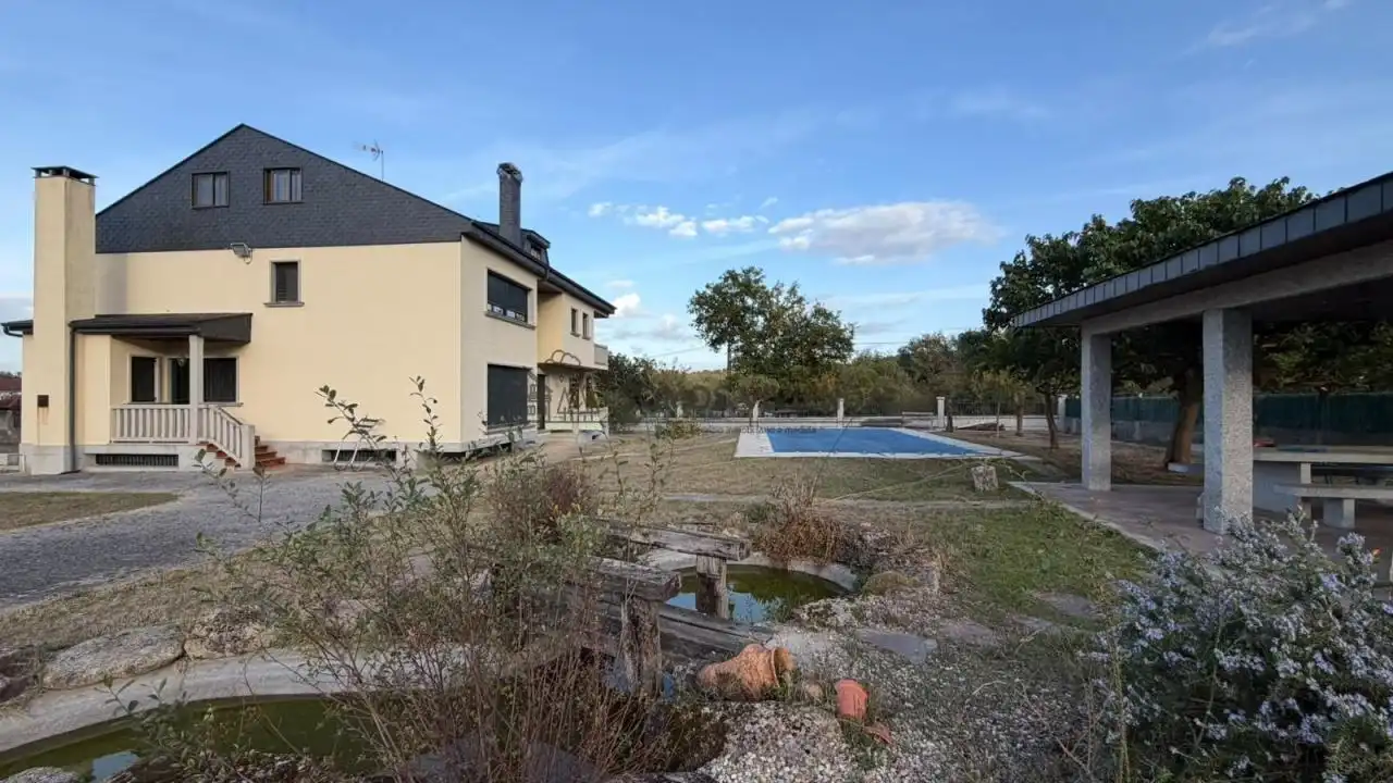 Garden of Houses for sale in San Cibrao das Viñas  with Heating, Private garden and Storage room