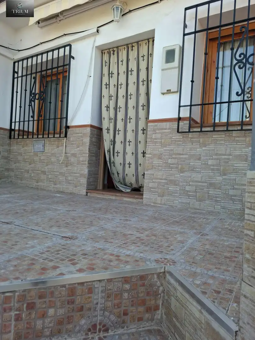 Terrasse von Einfamilien-Reihenhaus zum Verkauf in Pinos Puente mit Klimaanlage