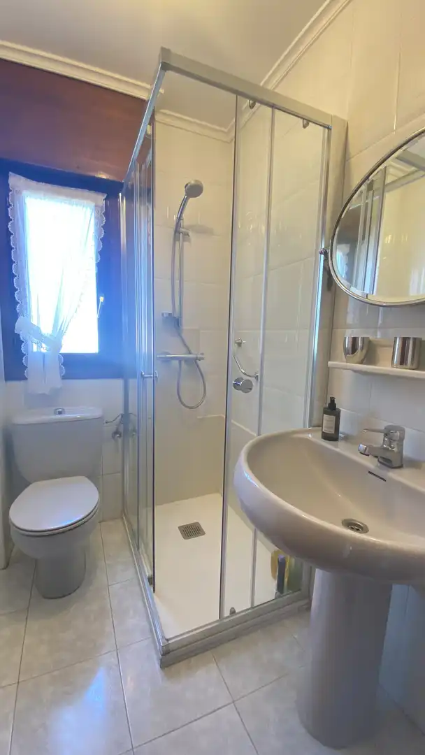 Badezimmer von Wohnung zum Verkauf in Santander mit Heizung, Privatgarten und Terrasse