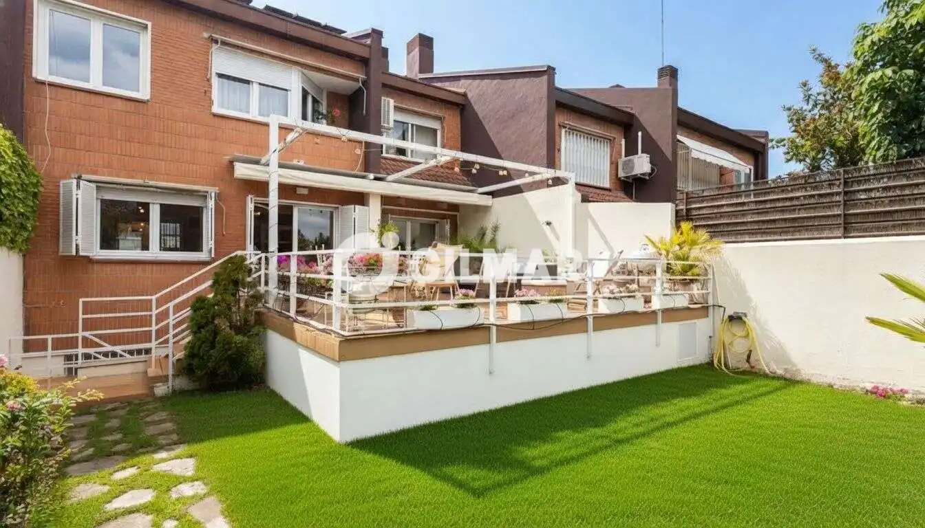 Adosado con piscina en venta en Zona Monte El Pilar
