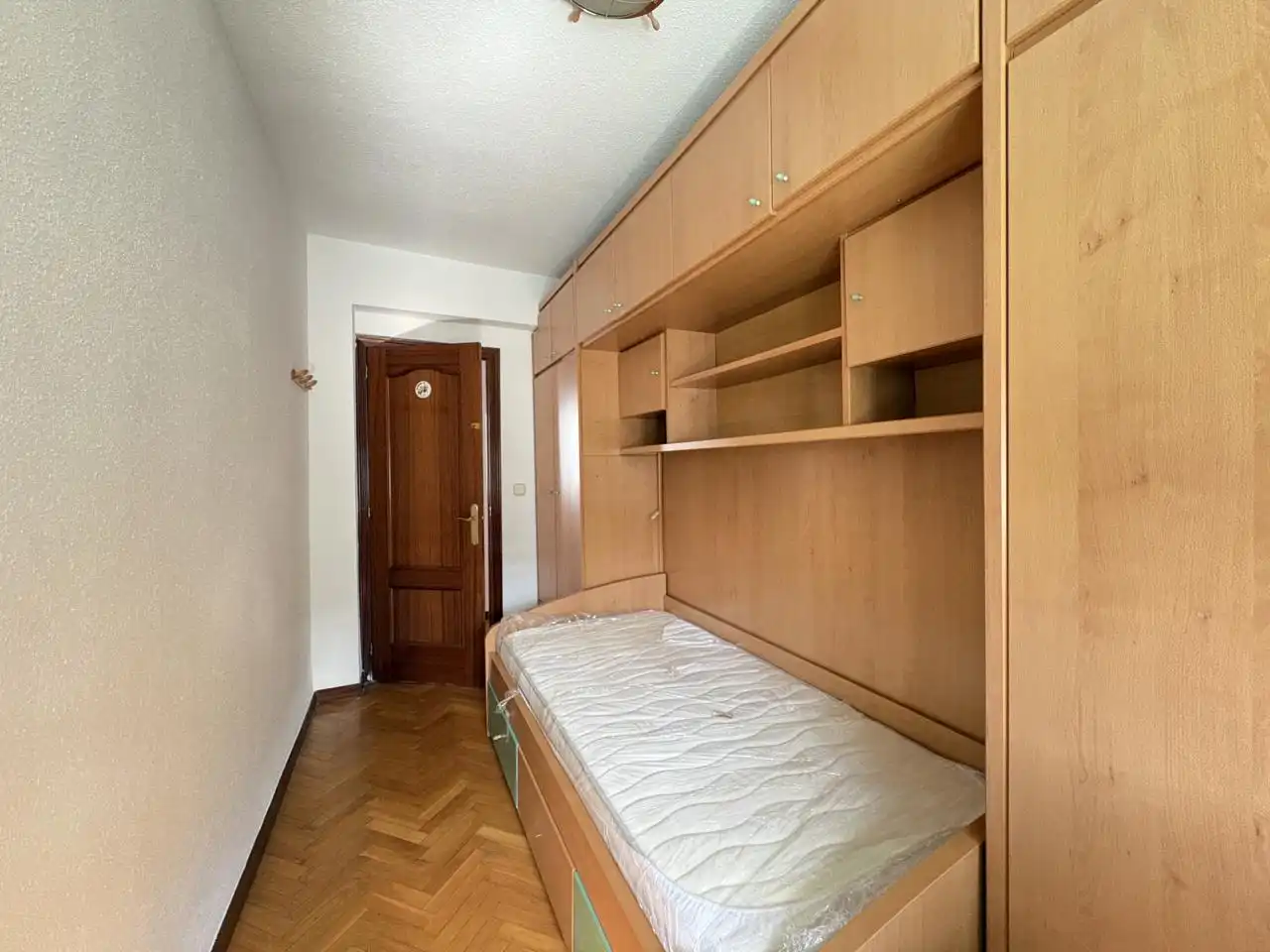 Schlafzimmer von Wohnung zur Miete in Madrid mit Klimaanlage, Heizung und Parkett