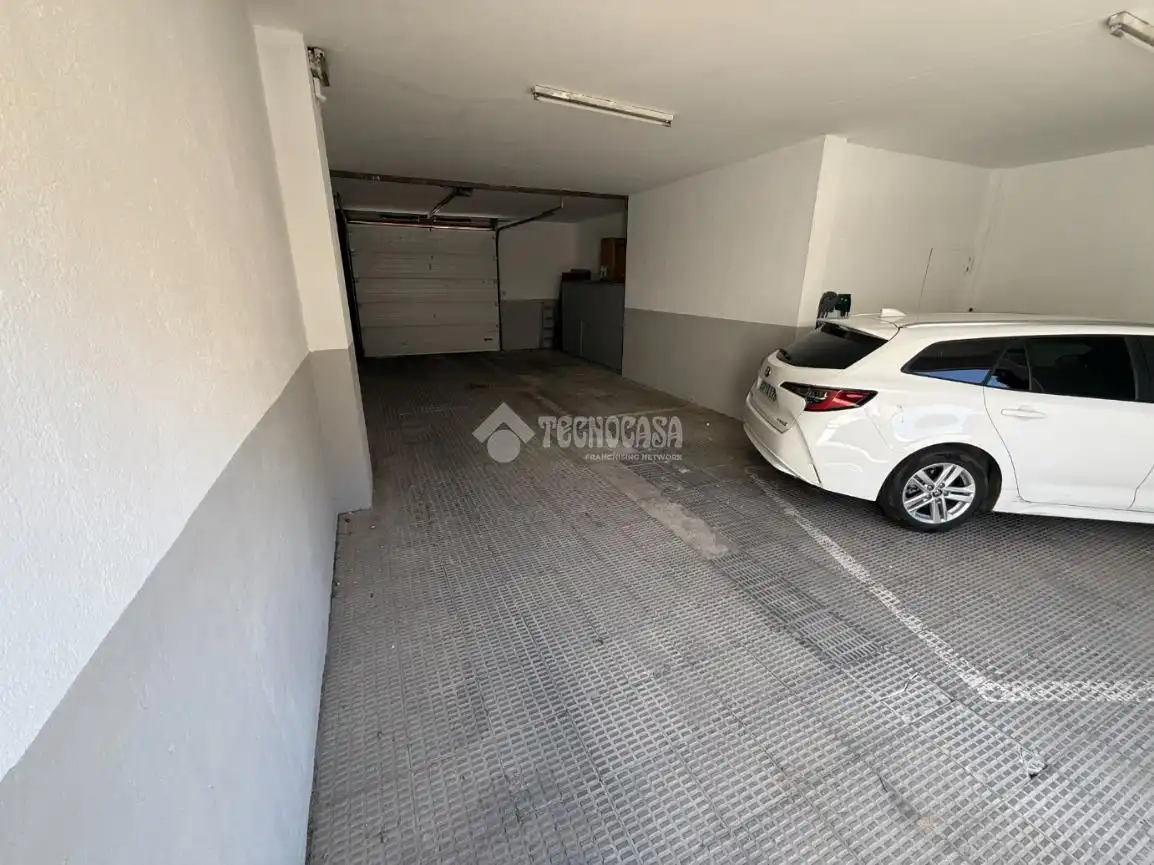 Aparcament de Local en venda en Madrid