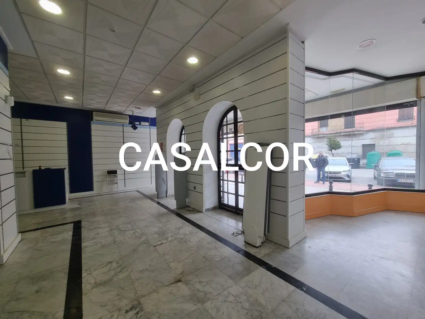 Local de alquiler en Mairena del Alcor con Aire acondicionado, Calefacción y Amueblado