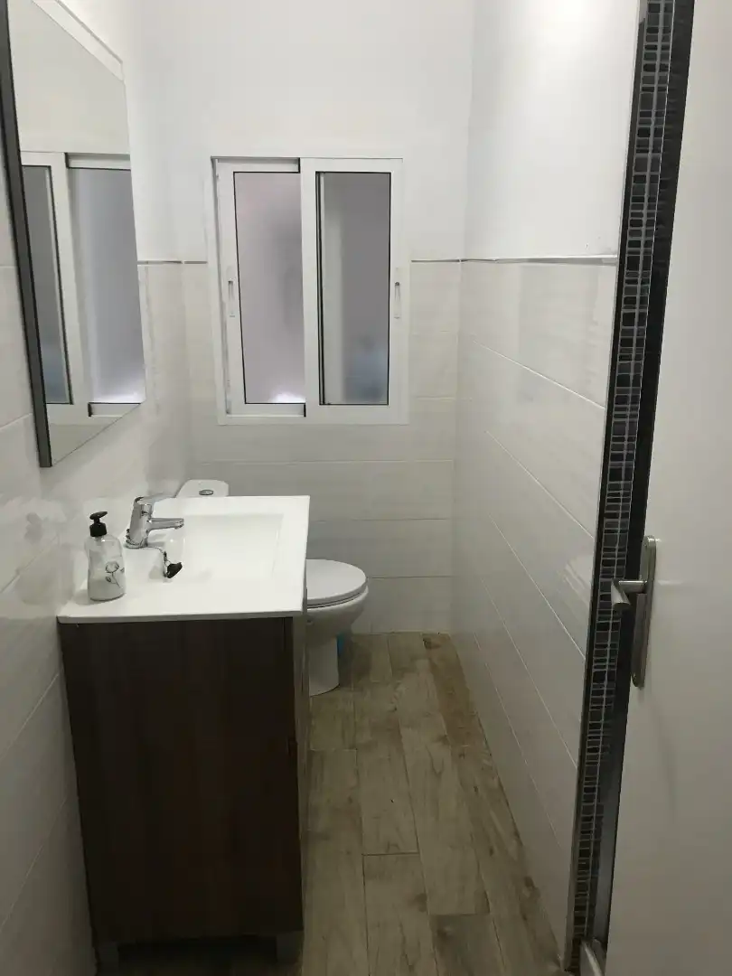 Bathroom of Flat for rent in Granada  with Terrace, Furnished and Washing machine