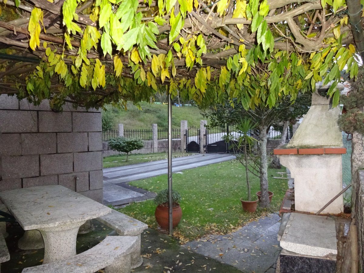 Jardí de Casa o xalet en venda en Vigo  amb Calefacció, Terrassa i Traster