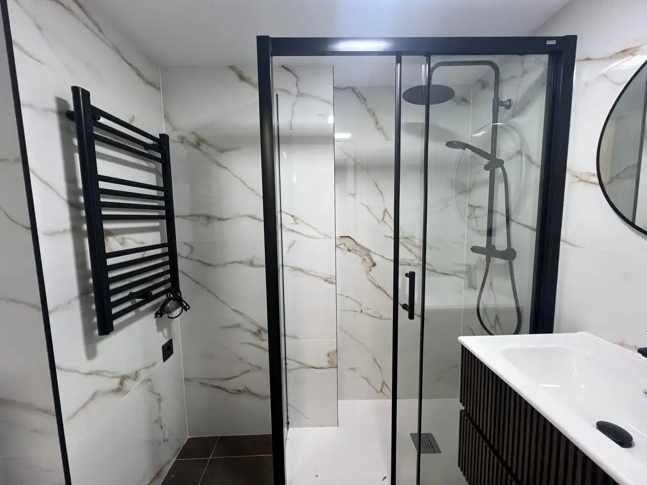 Badezimmer von Wohnung zum Verkauf in Zaragoza mit Klimaanlage und Heizung