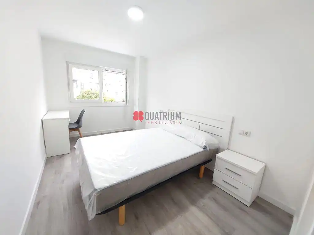 Schlafzimmer von Wohnung zur Miete in Santiago de Compostela 