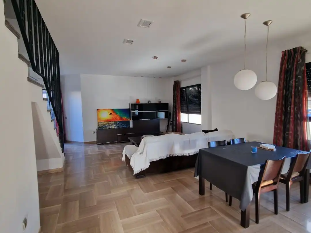 Sala d'estar de Casa o xalet per a compartir en Manises amb Calefacció, Terrassa i Moblat