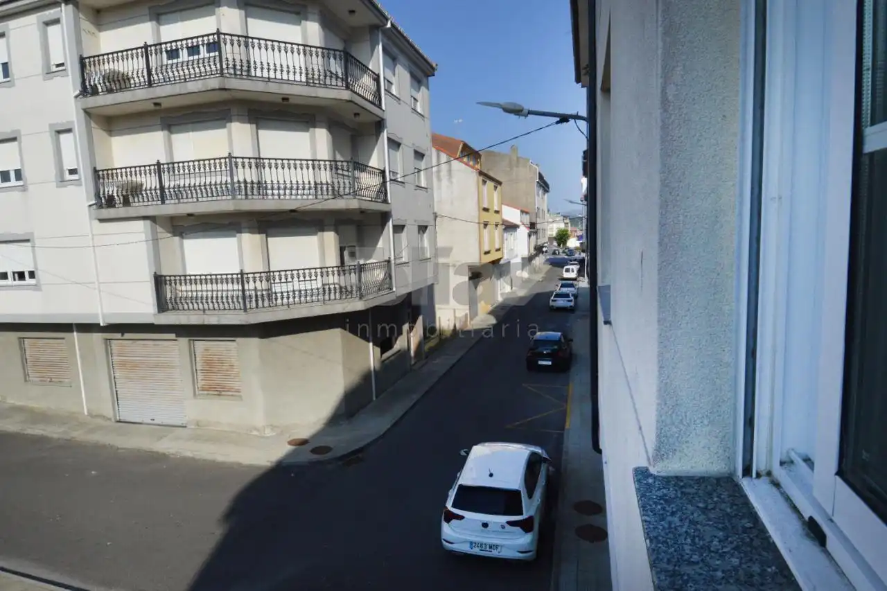 Vista exterior de Pis en venda en Camariñas amb Calefacció, Terrassa i Traster