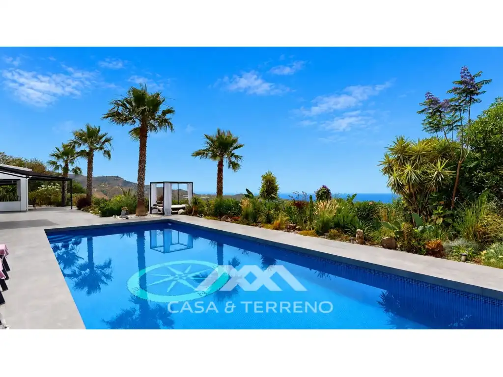 Piscina de Casa o chalet en venta en Algarrobo con Aire acondicionado, Calefacción y Jardín privado