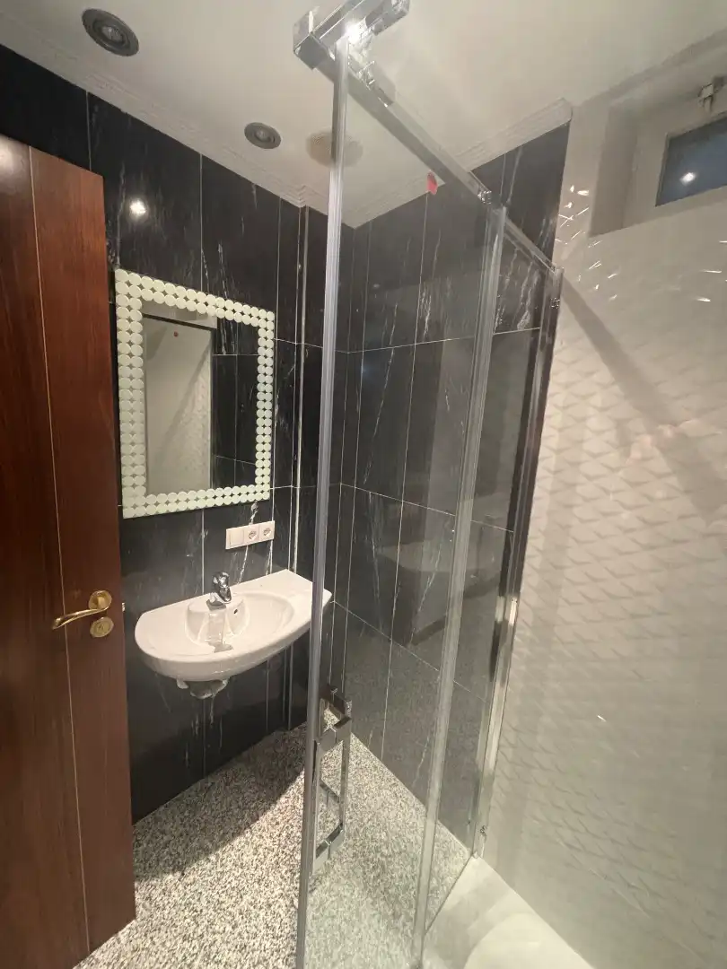 Badezimmer von Wohnungen zur Miete in Salamanca mit Klimaanlage, Heizung und Möbliert
