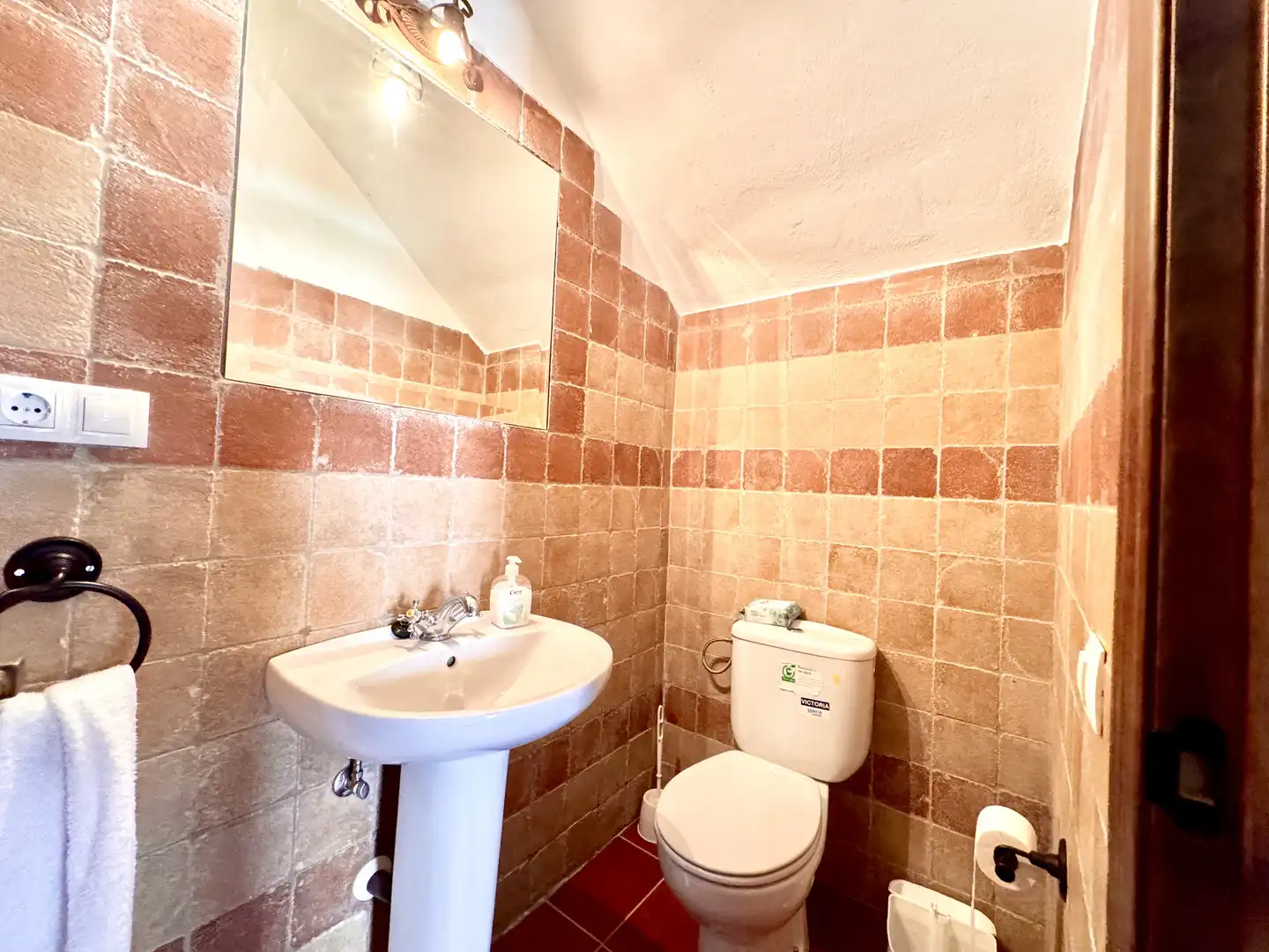Bathroom of Buildings for sale in Juviles  with Alarm