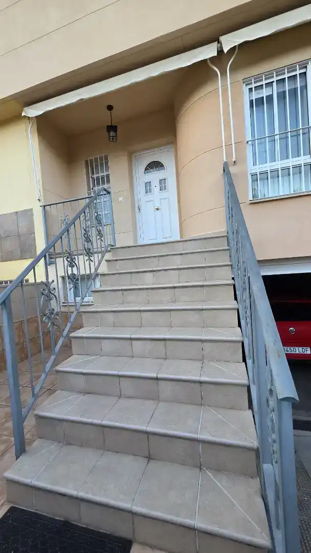 Vista exterior de Casa adosada en venda en Mérida amb Aire condicionat