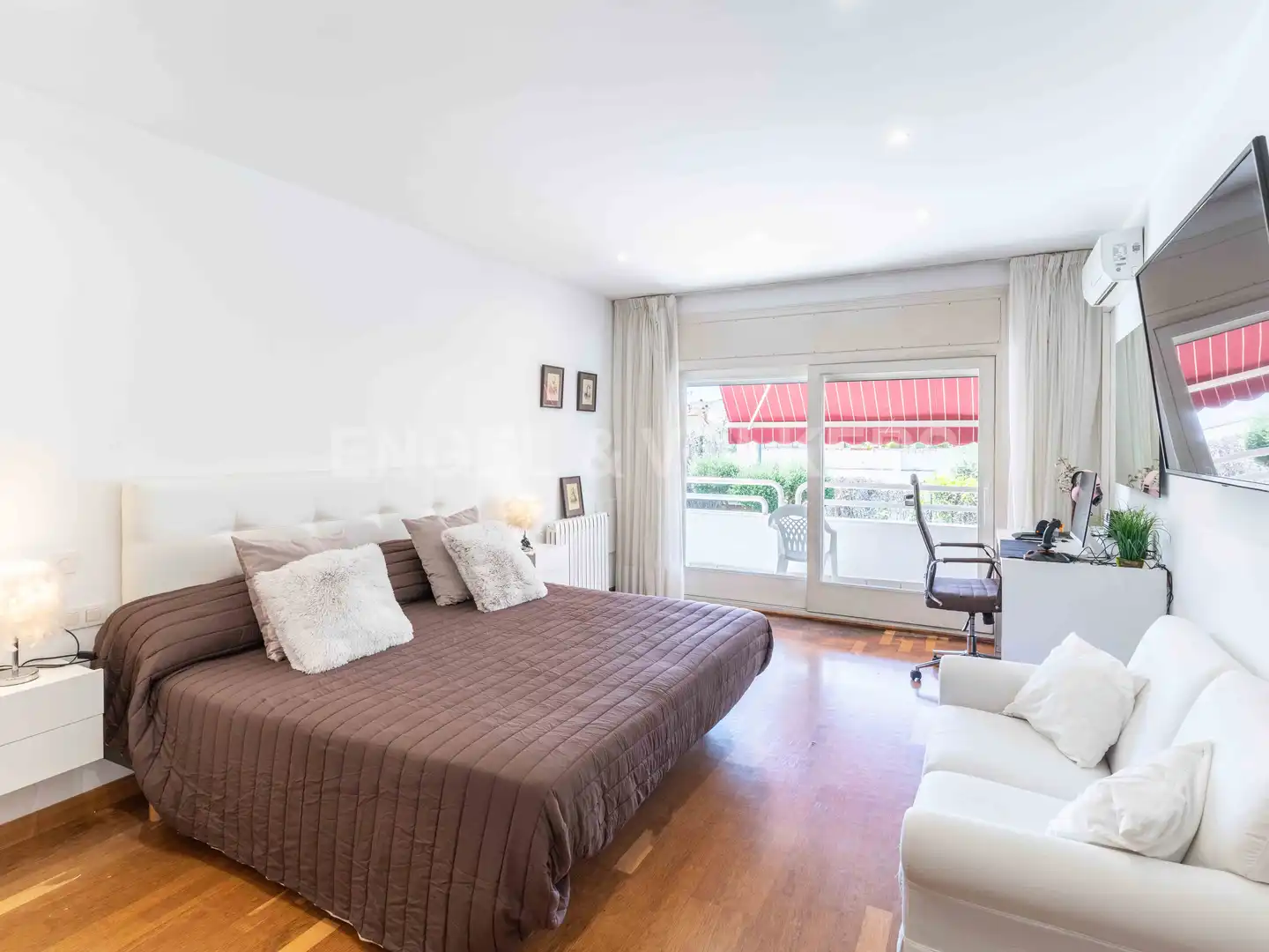 Schlafzimmer von Haus oder Chalet zum Verkauf in Pineda de Mar mit Klimaanlage, Heizung und Privatgarten