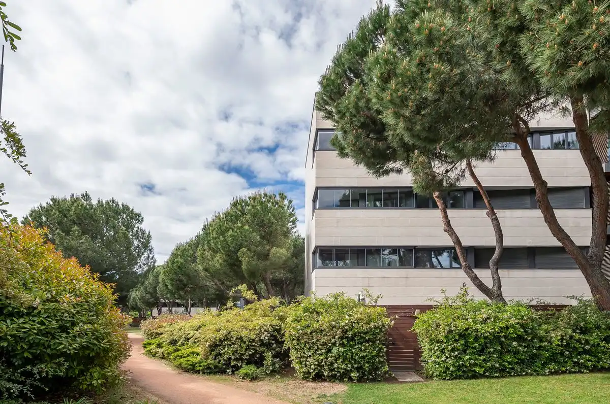 Außenansicht von Dachboden zum Verkauf in Majadahonda mit Klimaanlage, Heizung und Privatgarten